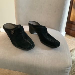 Aerosole black suede clogs